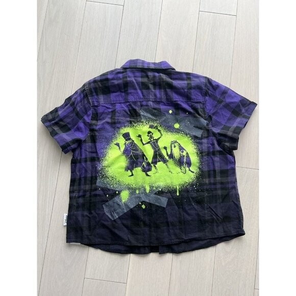 NWT Disney Her Universe Haunted Mansion Hitchhiking Ghosts Purple Plaid Shirt L - Picture 1 of 2